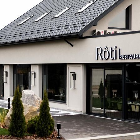 R.Hotel Černivci Esterno foto