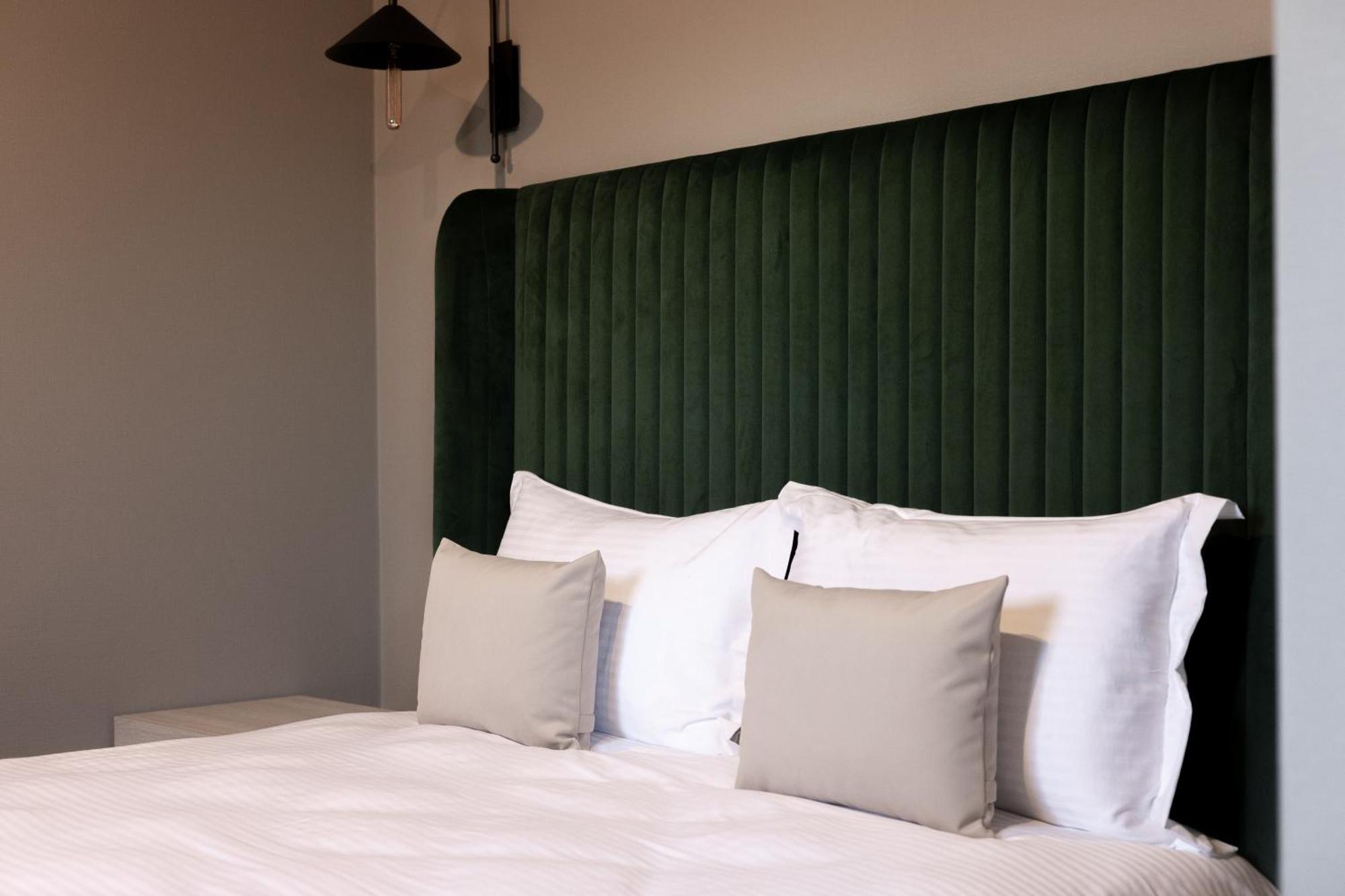 R.Hotel Černivci Esterno foto