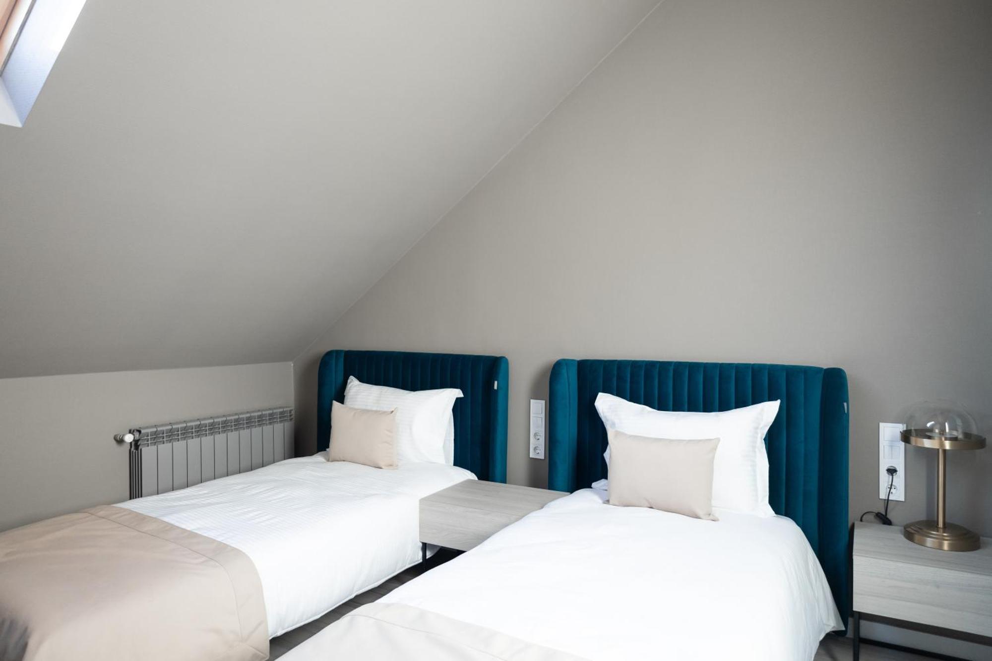 R.Hotel Černivci Esterno foto