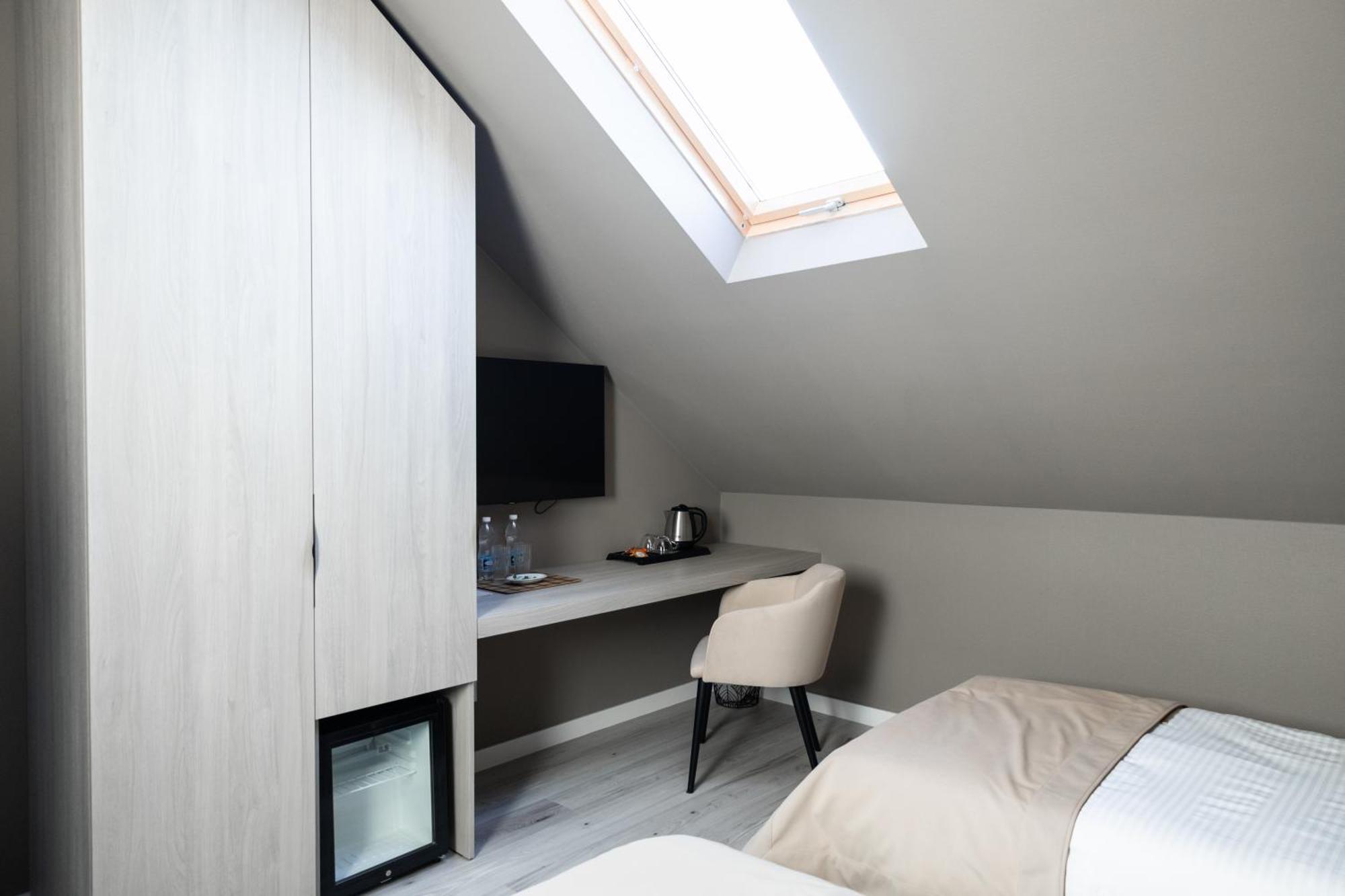 R.Hotel Černivci Esterno foto
