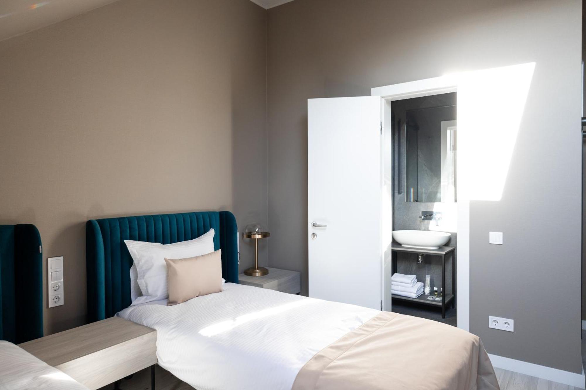 R.Hotel Černivci Esterno foto